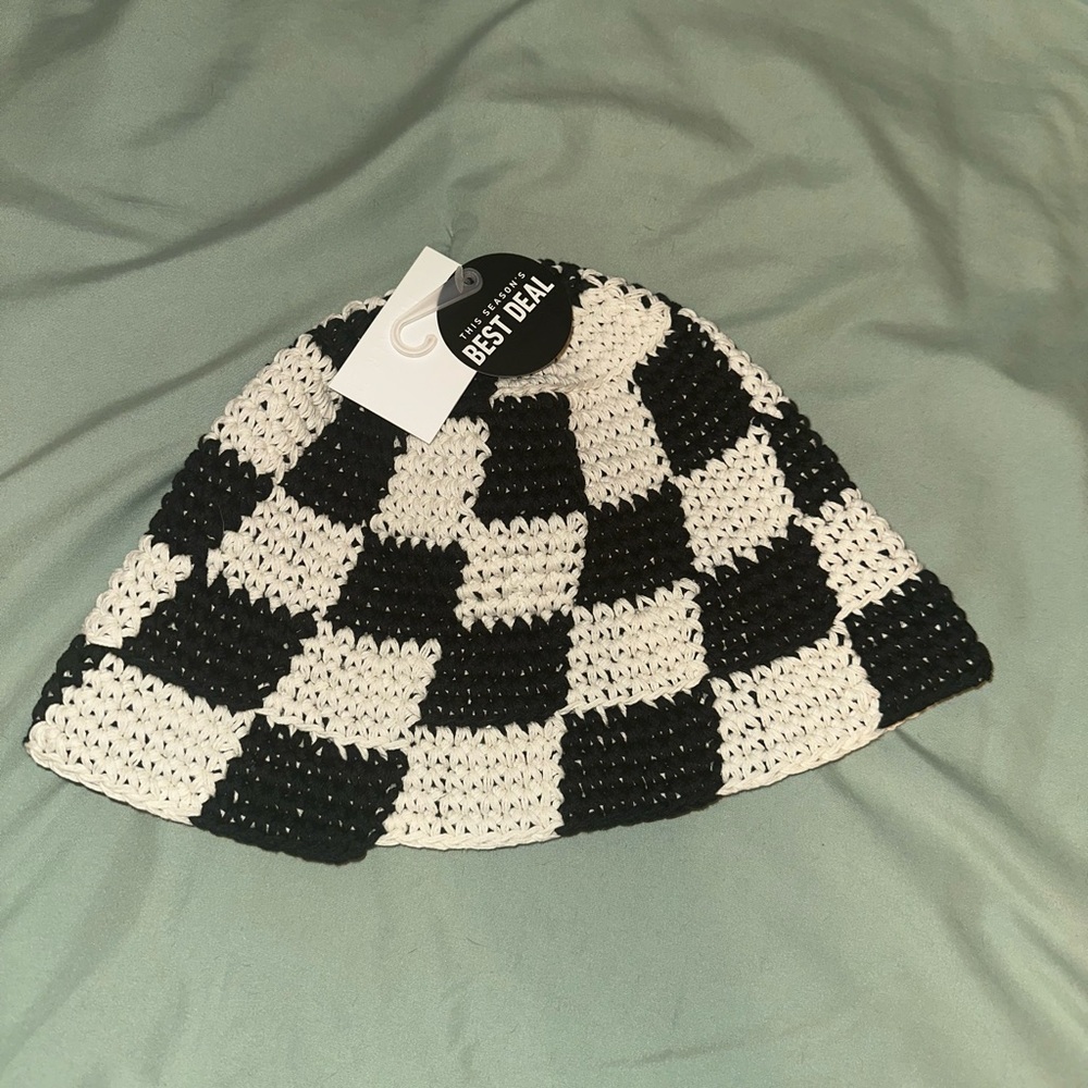 Forever 21 Black and White Crochet Bucket Hat